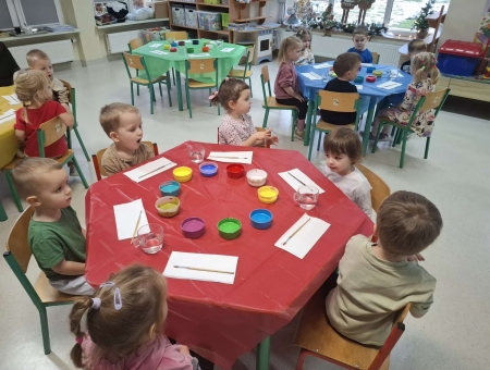 Świąteczne warsztaty malowania i zdobienia bombek